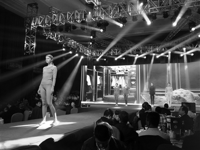 苍南县针棉织品行业协会组织的时尚中国内衣秀。